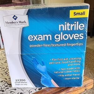 Member's Mark Nitrile Exam Gloves - Small, Blue